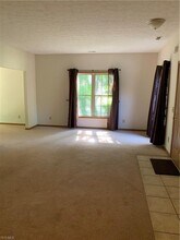 1230 Field St NW, Unit 1232 in Canton, OH - Foto de edificio - Building Photo