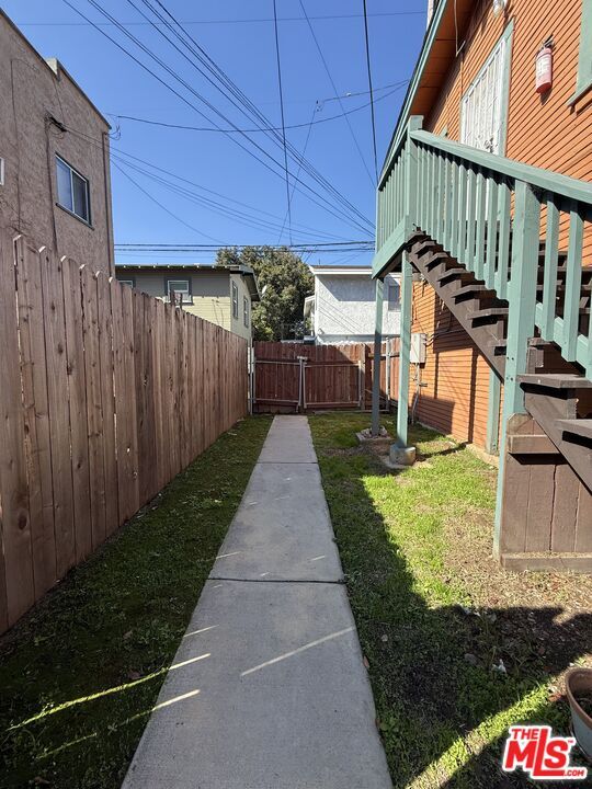 1111 1/2 Orizaba Ave in Long Beach, CA - Building Photo - Building Photo