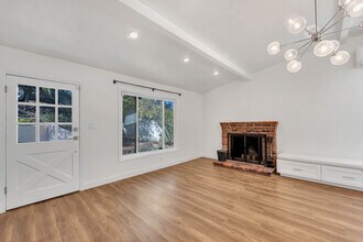 5338 Campo Rd in Woodland Hills, CA - Building Photo - Building Photo