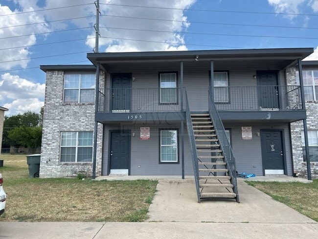 property at 1505 Dugger Cir