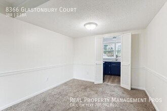 8366 Glastonbury Ct in Annandale, VA - Foto de edificio - Building Photo