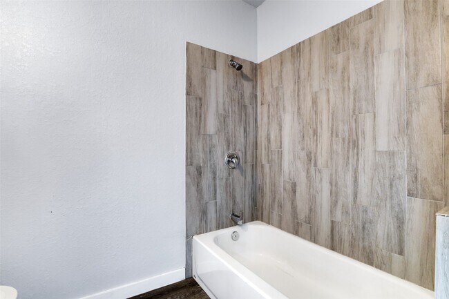 438 S San Joaquin Ave in San Antonio, TX - Building Photo - Building Photo