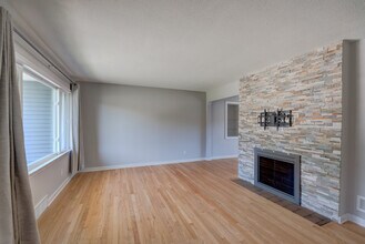 5212 Midmoor Rd in Monona, WI - Building Photo - Building Photo