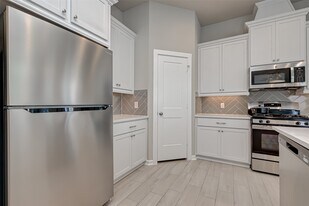 559 Longleaf Pine Dr in Montgomery, TX - Building Photo