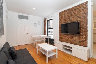 322 E 93rd St in New York, NY - Building Photo - Building Photo