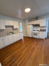 2395 Main St in Bridgeport, CT - Building Photo - Building Photo