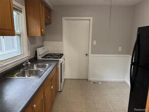 1005 E Evelyn Ave in Hazel Park, MI - Building Photo - Building Photo