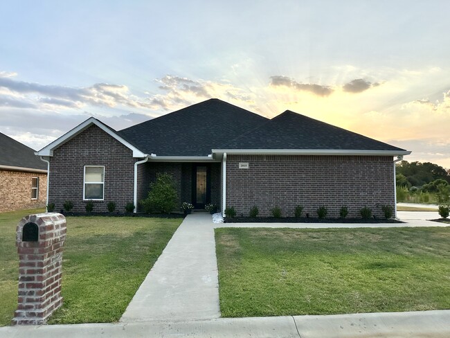 2015 Luke Ln in Deridder, LA - Foto de edificio - Building Photo