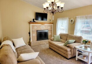 6440 Marvin Gdns in Tobyhanna, PA - Building Photo - Building Photo