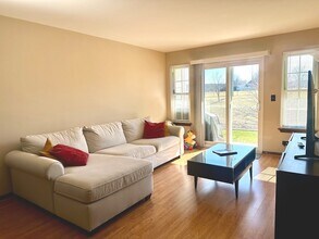 633 W Streamwood Blvd, Unit 5403 in Streamwood, IL - Building Photo - Building Photo