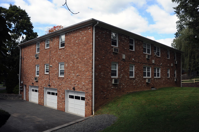 Westover Apartments in Bernardsville, NJ - Building Photo - Building Photo