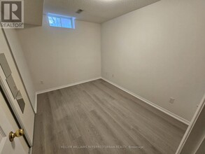 130 Greensboro Dr in Markham, ON - Building Photo - Building Photo