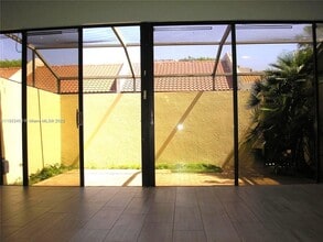 8129 SW 87th Ter in Miami, FL - Foto de edificio - Building Photo