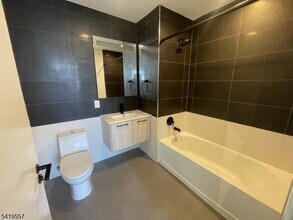 258 S Harrison St in East Orange, NJ - Building Photo - Building Photo