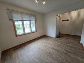 18 Vail Cir in Grand Forks, ND - Building Photo - Building Photo
