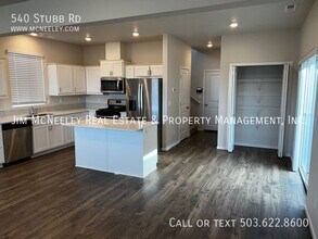 540 Stubb Rd NE in Woodburn, OR - Building Photo - Building Photo