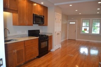 75 Ash St, Unit 75 in Waltham, MA - Building Photo - Building Photo