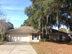 1004 Lantana Dr in Eustis, FL - Building Photo