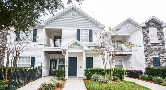 property at 575 Oakleaf Plantation Pkwy