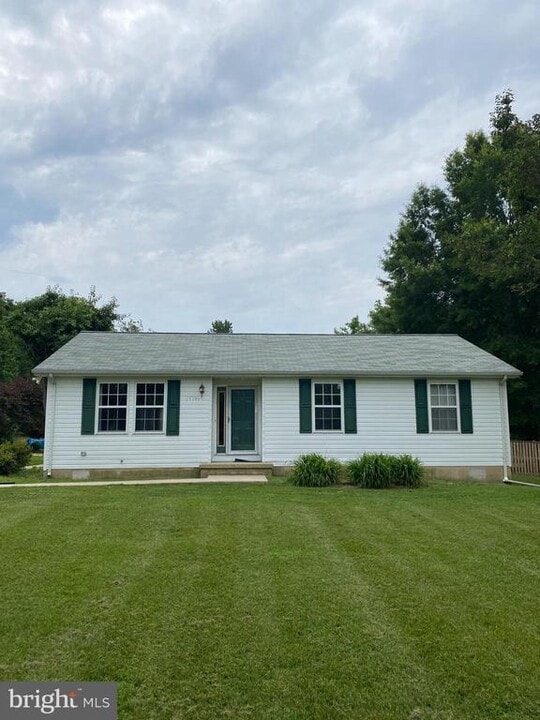 25696 Vista Rd in Hollywood, MD - Foto de edificio