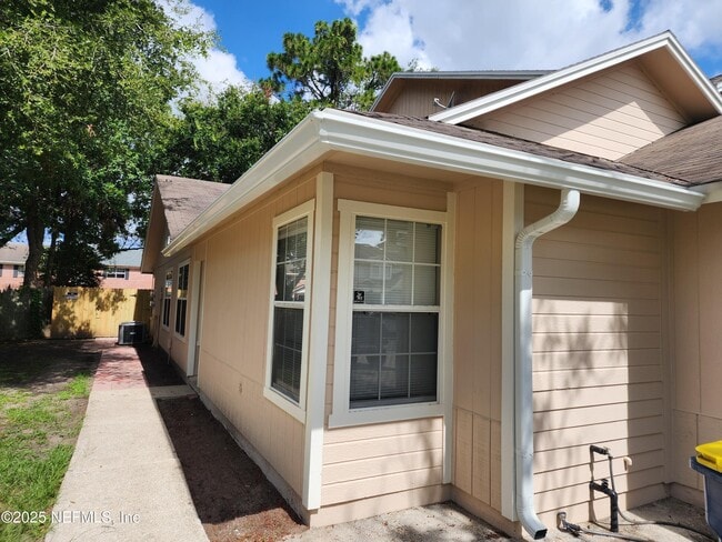 3510 Rain Forest Dr W in Jacksonville, FL - Building Photo - Building Photo
