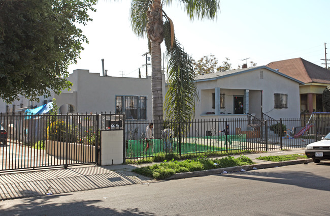 322 52nd St in Los Angeles, CA - Building Photo - Building Photo