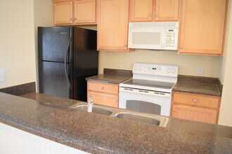 2302 Wrightsville Ave, Unit 203 in Wilmington, NC - Foto de edificio - Building Photo