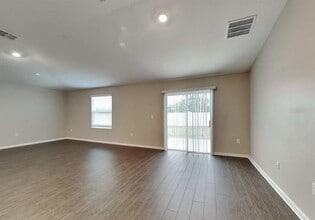 10018 N Hartts Dr in Tampa, FL - Building Photo - Building Photo