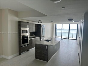460 NE 28th St, Unit # 1606 in Miami, FL - Building Photo - Building Photo