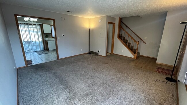 2204 S Holt Ave in Sioux Falls, SD - Foto de edificio - Building Photo