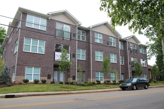 Dundee Place Apartments in Louisville, KY - Building Photo - Building Photo