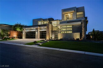 11460 Ruby Falls Way in Las Vegas, NV - Foto de edificio - Building Photo