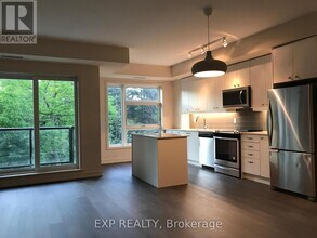 555 William Graham Dr in Aurora, ON - Building Photo - Building Photo