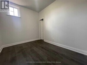 15229 Yonge St in Aurora, ON - Building Photo - Building Photo