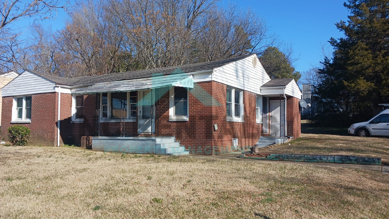 907 Lowdermilk St in Greensboro, NC - Building Photo