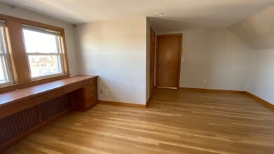 120 Colborne Rd, Unit #2 in Boston, MA - Foto de edificio - Building Photo