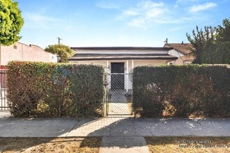 910 E 90th St in Los Angeles, CA - Building Photo - Building Photo