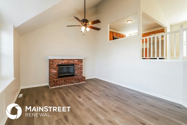 820 NW Rosaceae Dr in Blue Springs, MO - Foto de edificio - Building Photo