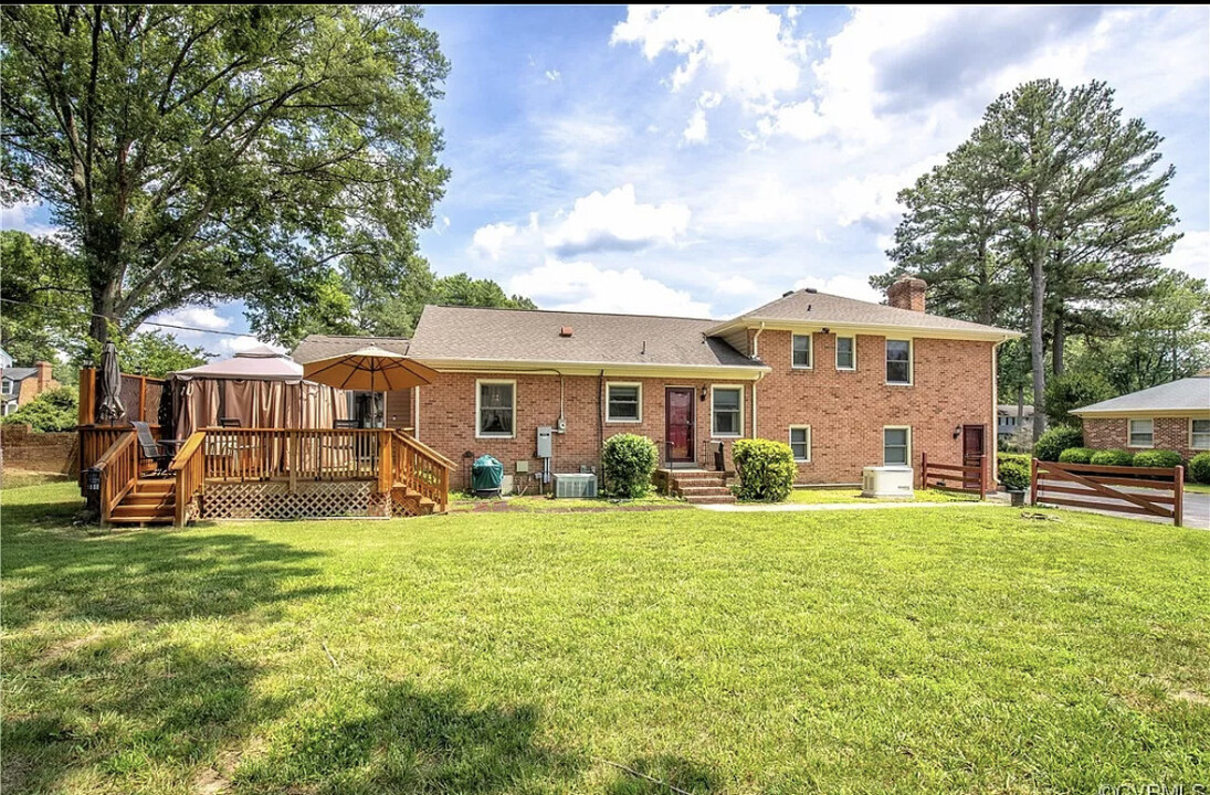 8216 Tyndale Rd, Unit Bedroom in Richmond, VA - Building Photo