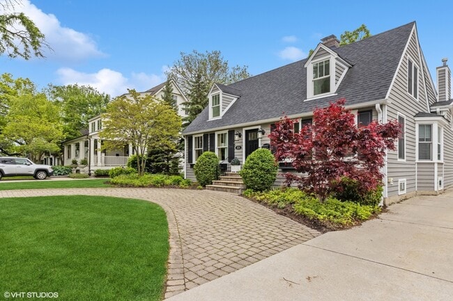 824 S Grant St in Hinsdale, IL - Building Photo - Building Photo