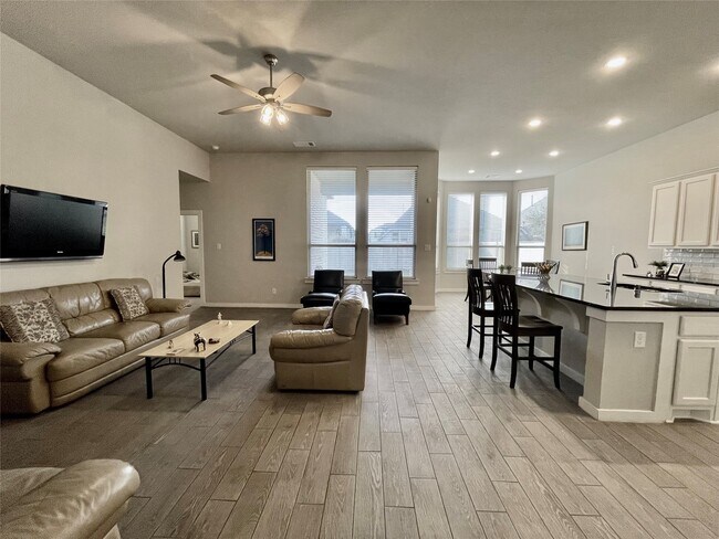 property at 4334 Hemlock Grove Ln