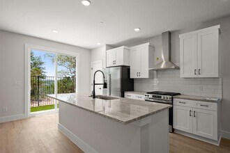 17208 Homestead Haven None in Bee Cave, TX - Foto de edificio - Building Photo