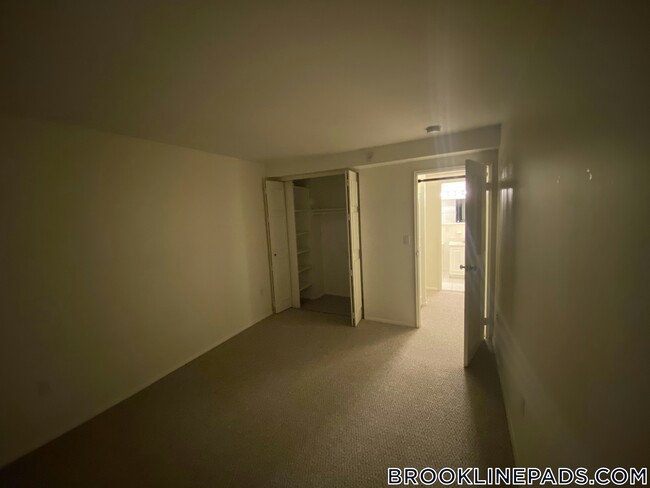 185 Freeman St in Brookline, MA - Building Photo - Building Photo