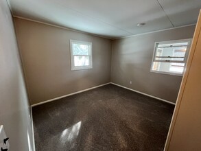 209 Iroquois St in Webster, NY - Foto de edificio - Building Photo