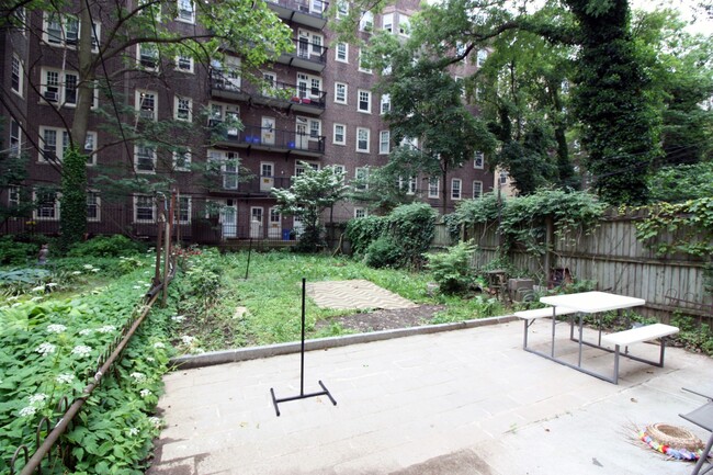 4618 Spruce St, Unit 1B in Philadelphia, PA - Foto de edificio - Building Photo