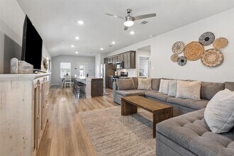 929 Kickapoo Ln in College Station, TX - Building Photo - Building Photo