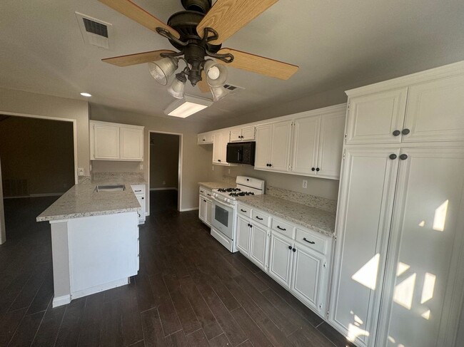 10533 Oakdale Dr in Rancho Cucamonga, CA - Building Photo - Building Photo