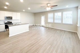 10402 Ida Gdn Wy in Converse, TX - Foto de edificio - Building Photo