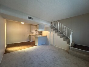 Near Everything, All Amenities!  1616 Q St in Sacramento, CA - Building Photo - Building Photo