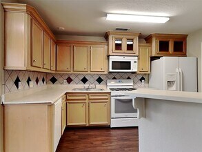 2922 31st Ave N in Texas City, TX - Building Photo - Building Photo